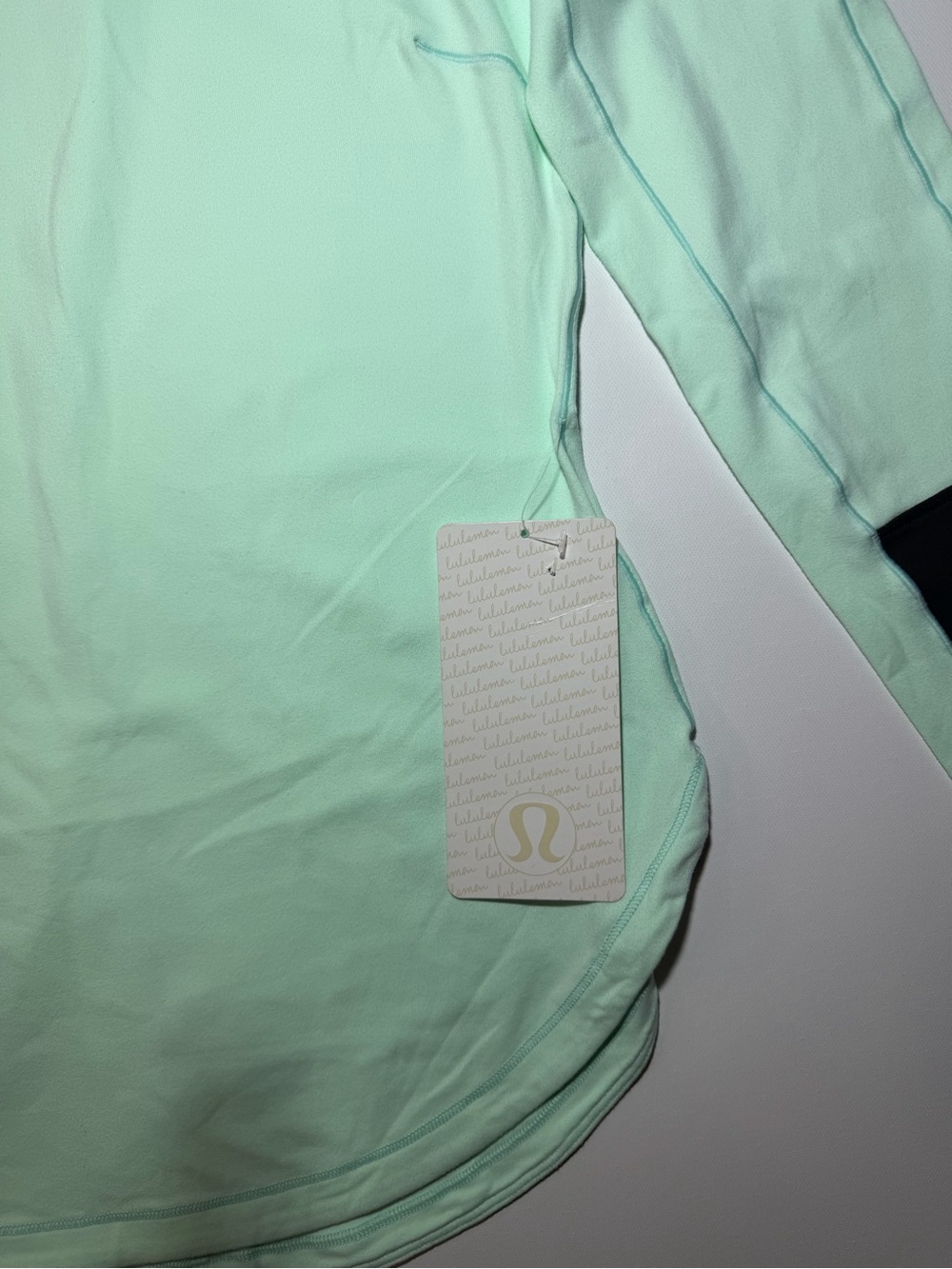 lululemon athletica Mint Long-Sleeve Performance Top with Black Sleeve size 6 - Picture 2 of 8